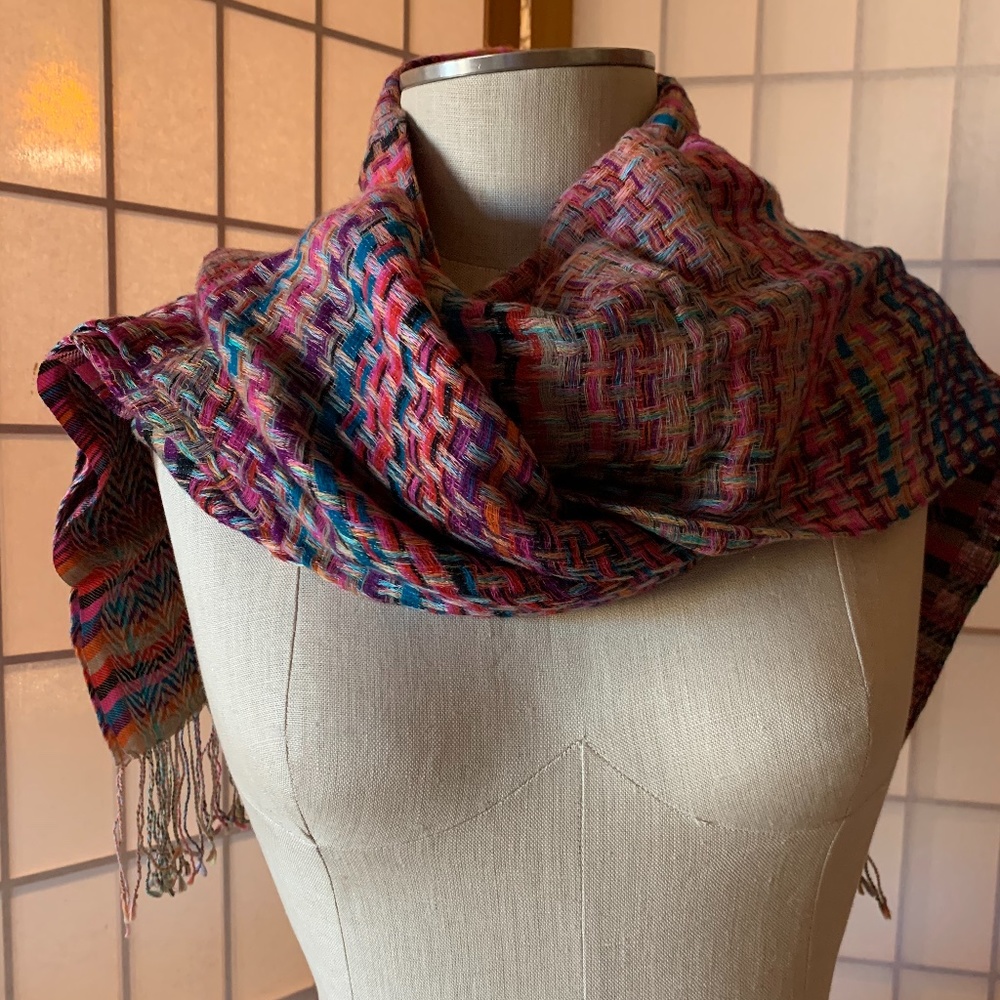 Colorful lightweight scarf - Picture 5 of 10